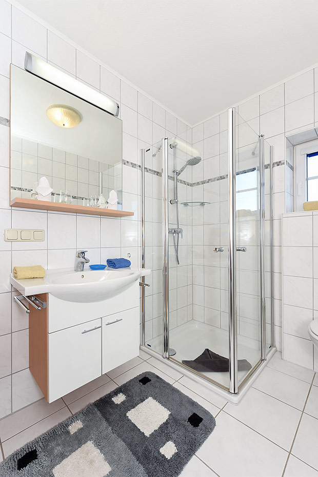 Ferienwohnung „Huus Twalf“ - Badezimmer