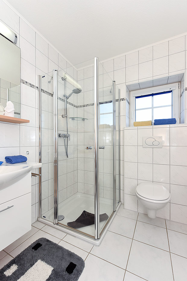 Ferienwohnung „Huus Twalf“ - Badezimmer