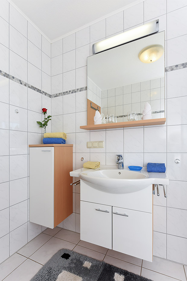 Ferienwohnung „Huus Twalf“ - Badezimmer