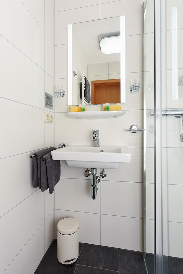 Doppelzimmer als Einzelzimmer mit Terrasse - Badezimmer