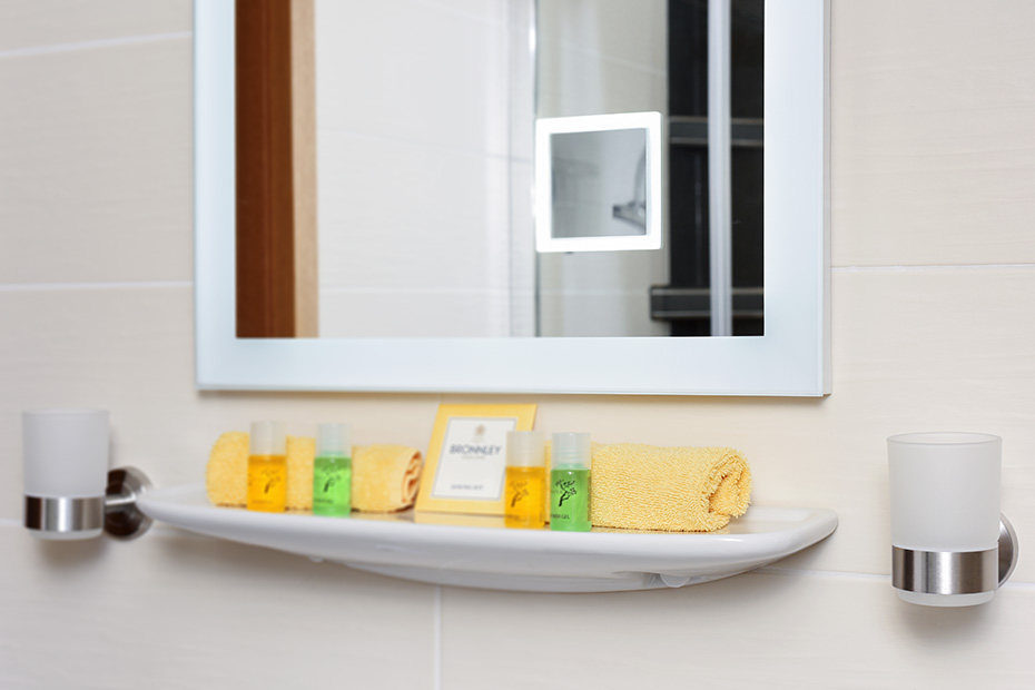 Doppelzimmer „Groß“ mit Balkon - Badezimmer