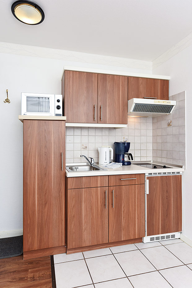 Ferienwohnung „Nordstrand“ - Wohnzimmer mit integriertem Küchenbereich