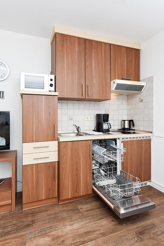 Ferienwohnung „Südstrand“ - Wohnzimmer mit integriertem Küchenbereich