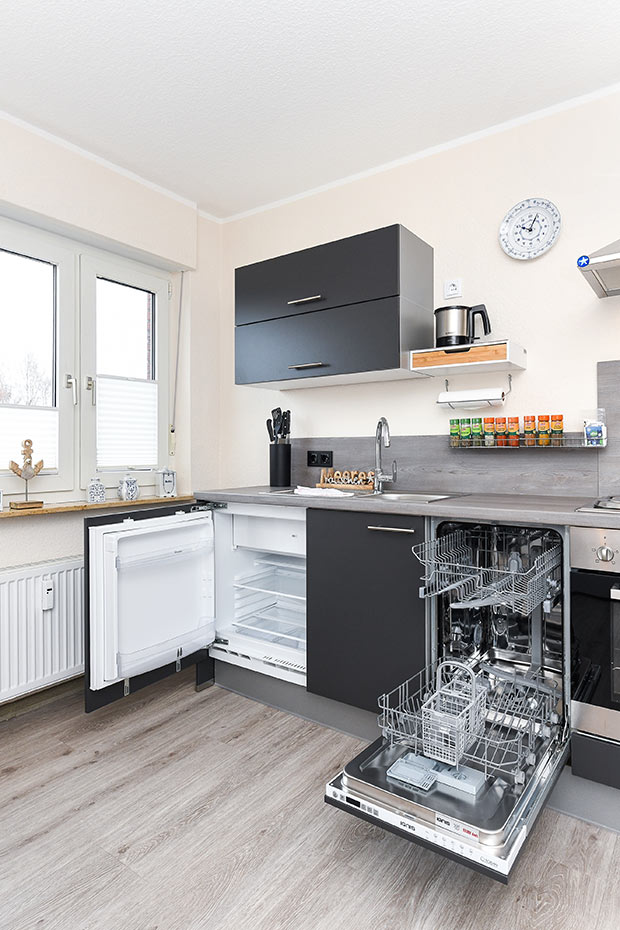 Ferienwohnung „Seesternchen“ - Wohnzimmer mit integriertem Küchenbereich