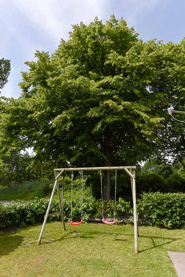 Ferienhaus „Lieblingsdüne“ - Garten mit Liegestuhl, Schaukel und Sandkasten