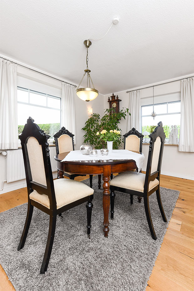 Ferienhaus „Nordsee Landhuus Heinken“ - Wohn- und Esszimmer