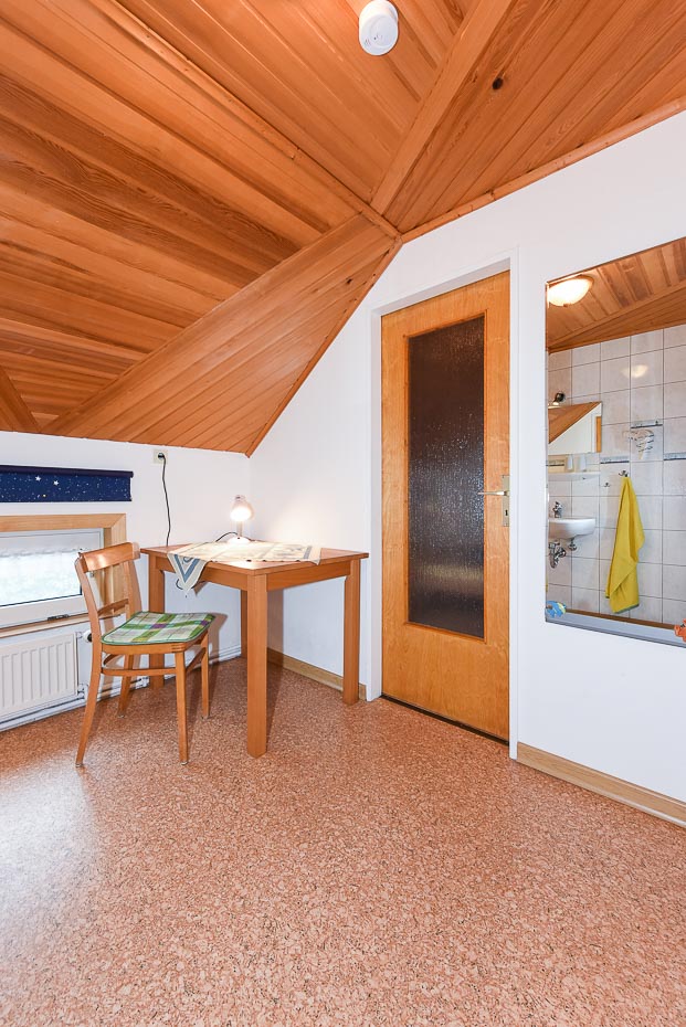 Ferienwohnung „Mohnblume“ - Vorraum mit Doppel-Waschbecken