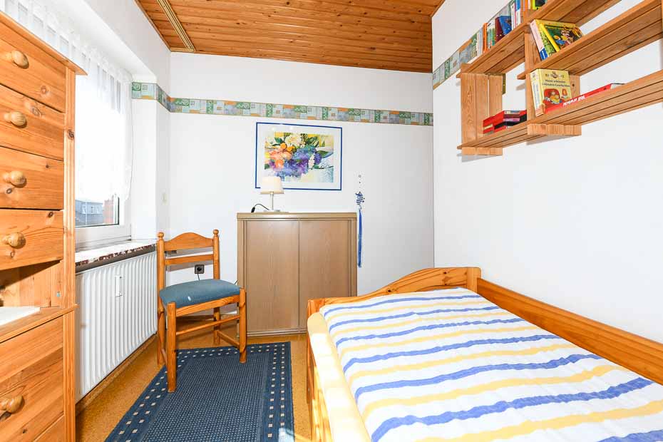 Ferienwohnung „Haus Leemreize“ - Schlafzimmer 2/Kinderzimmer