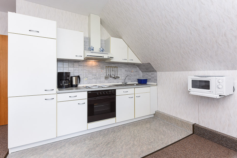 Ferienwohnung „Sonne“ - Wohnzimmer mit integriertem Küchenbereich