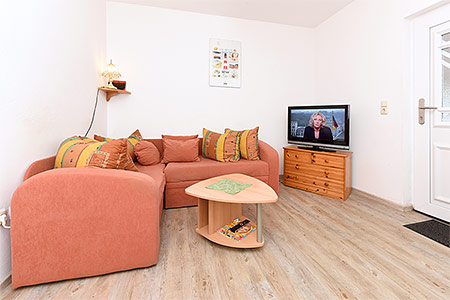 Ferienwohnung 2 - Wohnzimmer mit integriertem Küchenbereich