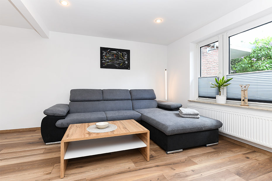 Ferienwohnung 3 - Wohnzimmer mit integriertem Küchenbereich