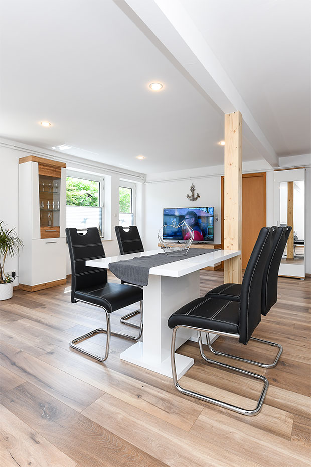 Ferienwohnung 3 - Wohnzimmer mit integriertem Küchenbereich