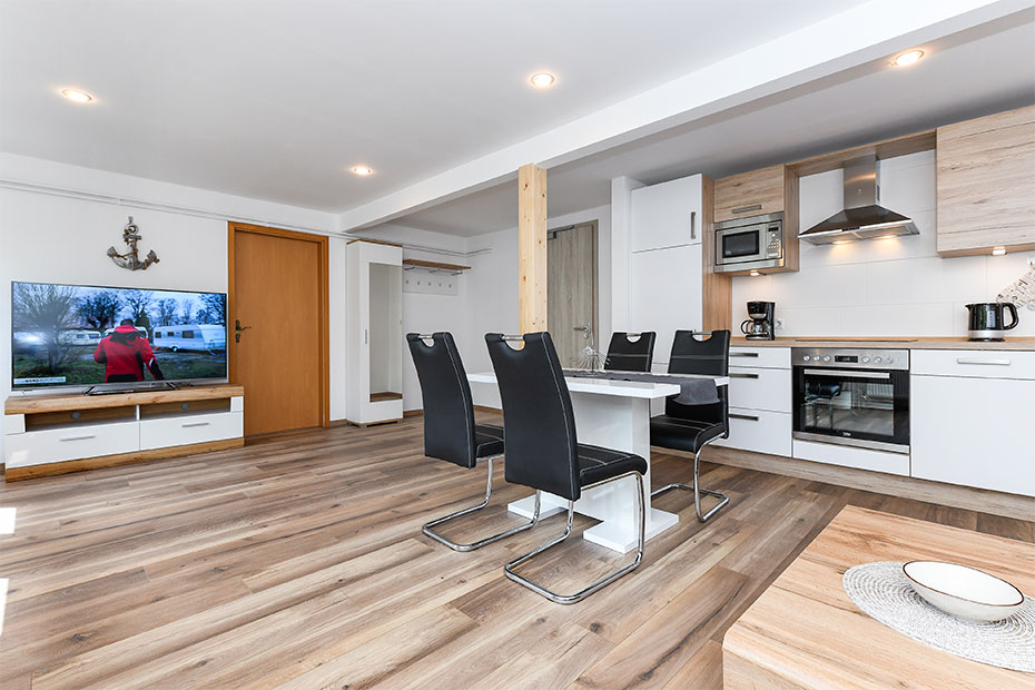 Ferienwohnung 3 - Wohnzimmer mit integriertem Küchenbereich