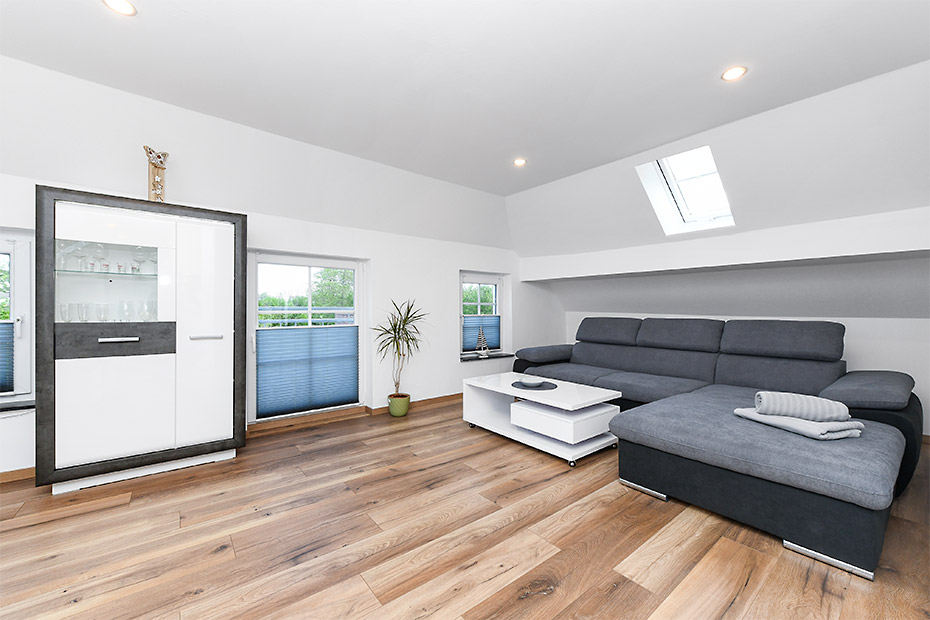 Ferienwohnung 4 - Wohnzimmer mit integriertem Küchenbereich