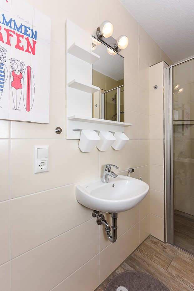 Ferienhaus „Ankerhuus“ - Badezimmer im Erdgeschoss