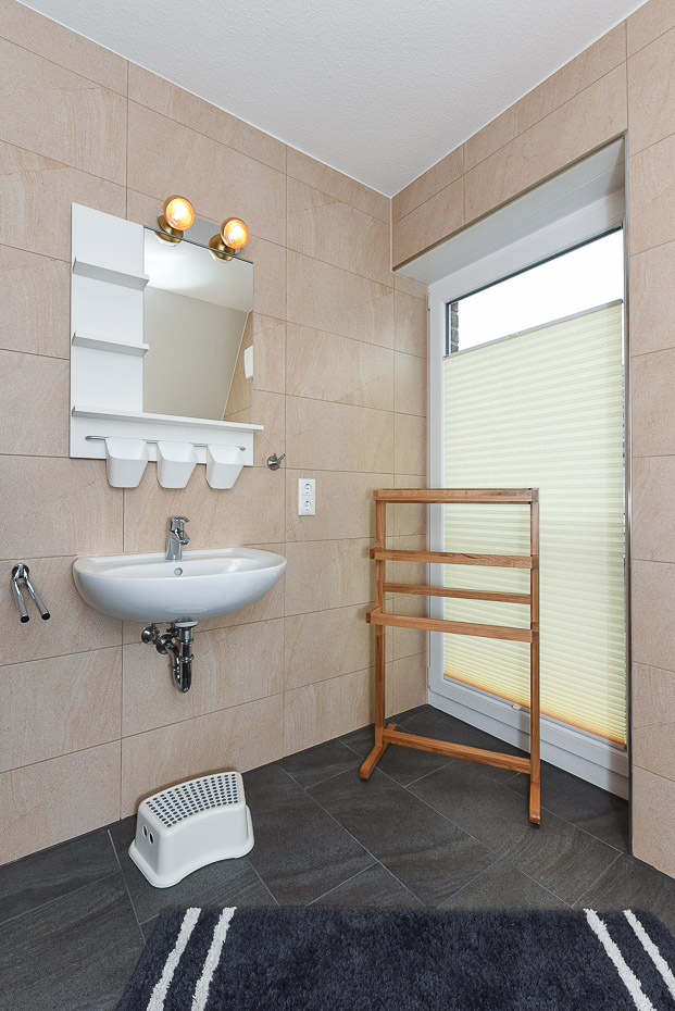 Ferienhaus „Ankerhuus“ - Badezimmer im Obergeschoss