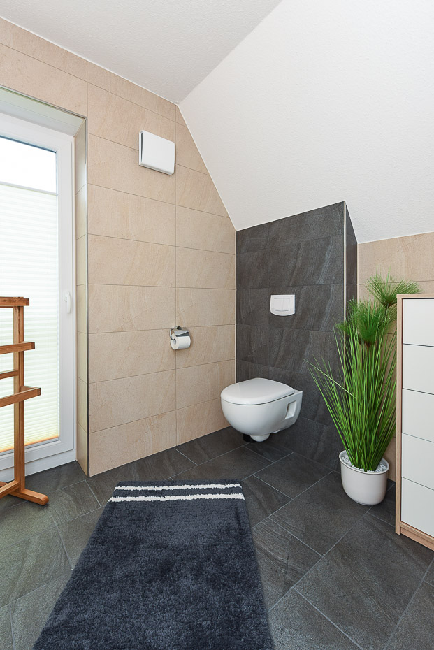 Ferienhaus „Ankerhuus“ - Badezimmer im Obergeschoss