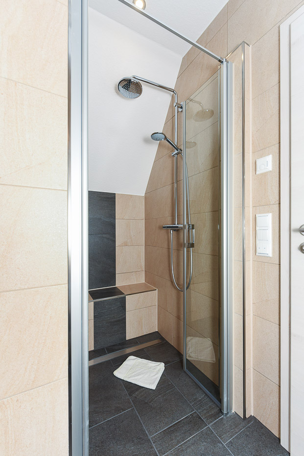 Ferienhaus „Ankerhuus“ - Badezimmer im Obergeschoss