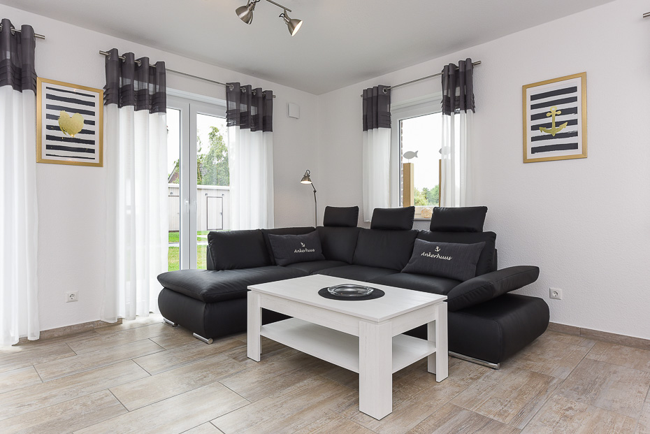 Ferienhaus „Ankerhuus“ - Wohnzimmer mit integriertem Küchenbereich