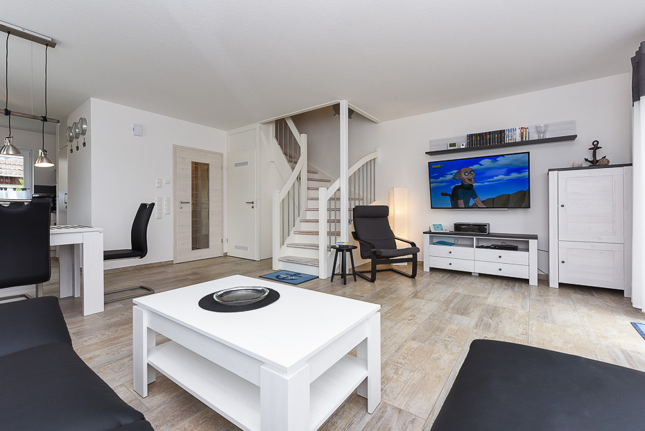 Ferienhaus „Ankerhuus“ - Wohnzimmer mit integriertem Küchenbereich