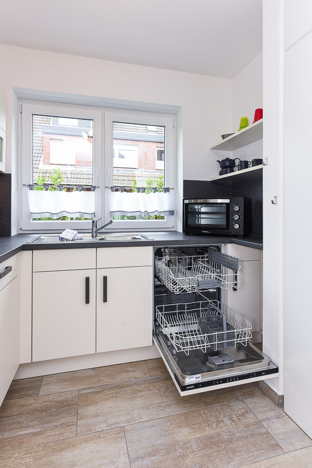 Ferienhaus „Ankerhuus“ - Wohnzimmer mit integriertem Küchenbereich