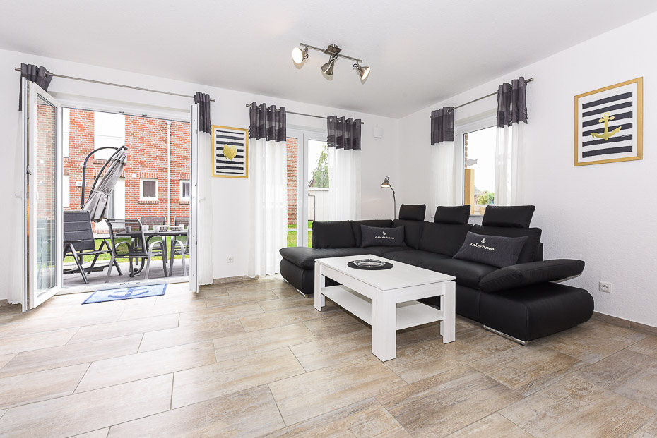 Ferienhaus „Ankerhuus“ - Wohnzimmer mit integriertem Küchenbereich