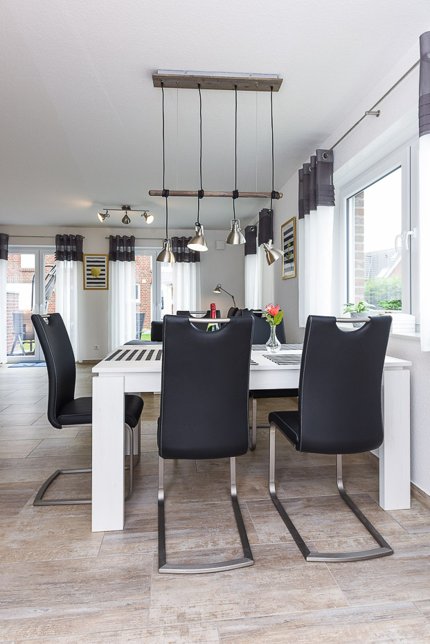 Ferienhaus „Ankerhuus“ - Wohnzimmer mit integriertem Küchenbereich