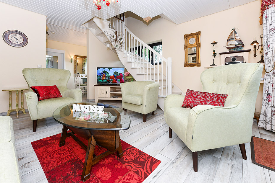 Ferienhaus „Nordseeidyll“ - Wohnzimmer mit integriertem Küchenbereich