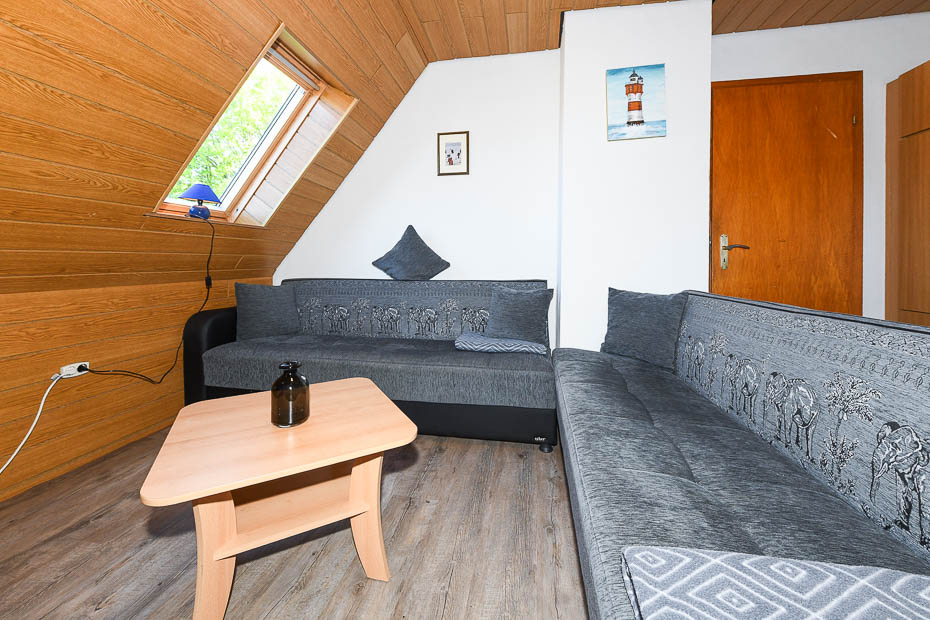 Ferienwohnung „Haus Wangerooge“ - Wohnzimmer mit integriertem Küchen- und Essbereich