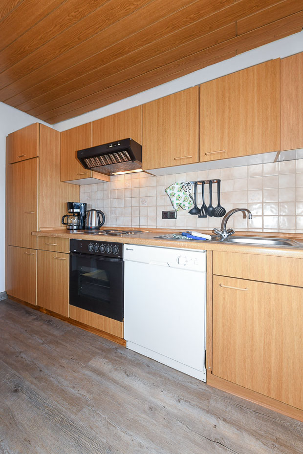 Ferienwohnung „Haus Wangerooge“ - Wohnzimmer mit integriertem Küchen- und Essbereich