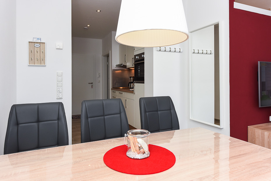 Ferienwohnung „Baltrum“ - Wohnzimmer mit integriertem Küchenbereich