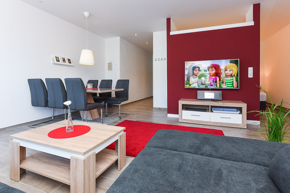 Ferienwohnung „Baltrum“ - Wohnzimmer mit integriertem Küchenbereich