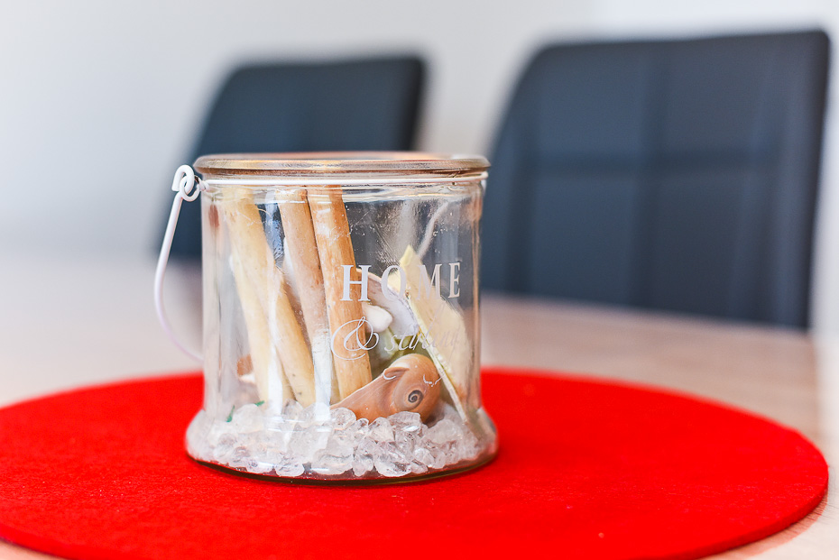 Ferienwohnung „Baltrum“ - Wohnzimmer mit integriertem Küchenbereich