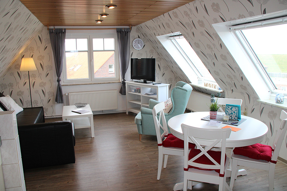 Ferienwohnung „Island“ (Inselblick) - Wohnzimmer mit integriertem Küchenbereich