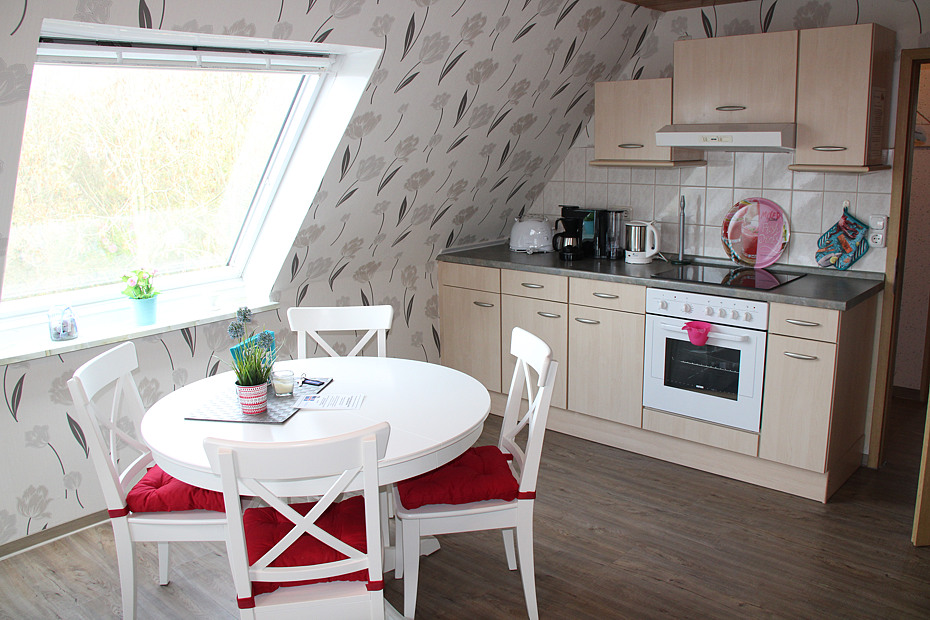 Ferienwohnung „Island“ (Inselblick) - Wohnzimmer mit integriertem Küchenbereich