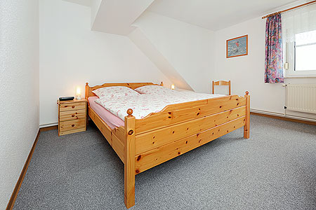 Ferienwohnung „Blumenwiese“ - Schlafzimmer 1