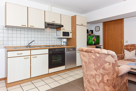 Ferienwohnung „Blumenwiese“ - Wohnraum mit integrierter Küche