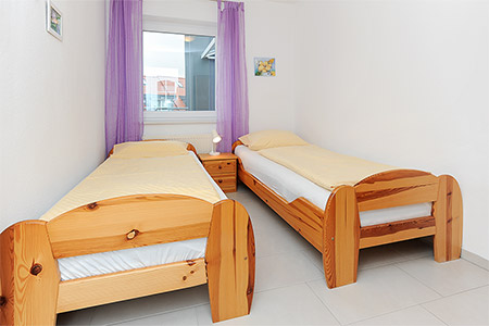 Ferienwohnung „Pastoor“ - Schlafzimmer 2/Kinderzimmer