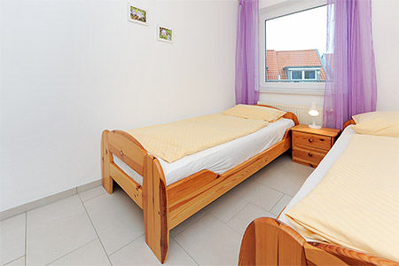 Ferienwohnung „Pastoor“ - Schlafzimmer 2/Kinderzimmer