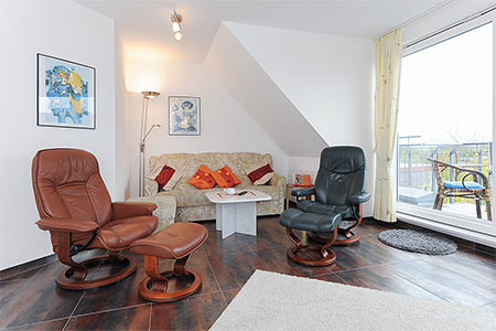 Ferienwohnung „Pastoor“ - Wohnzimmer mit integriertem Küchenbereich