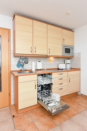 Ferienwohnung „Seewolf“ - Wohnzimmer mit integriertem Küchenbereich