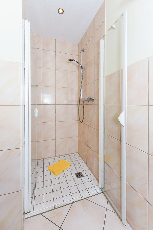 Ferienwohnung „W'ooge“ - Badezimmer