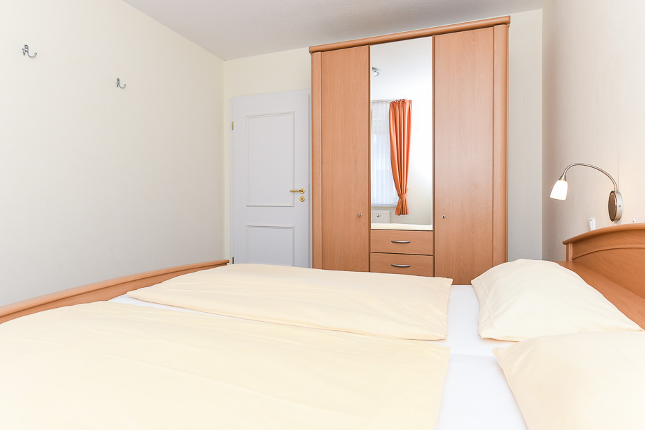 Ferienwohnung „W'ooge“ - Schlafzimmer 1