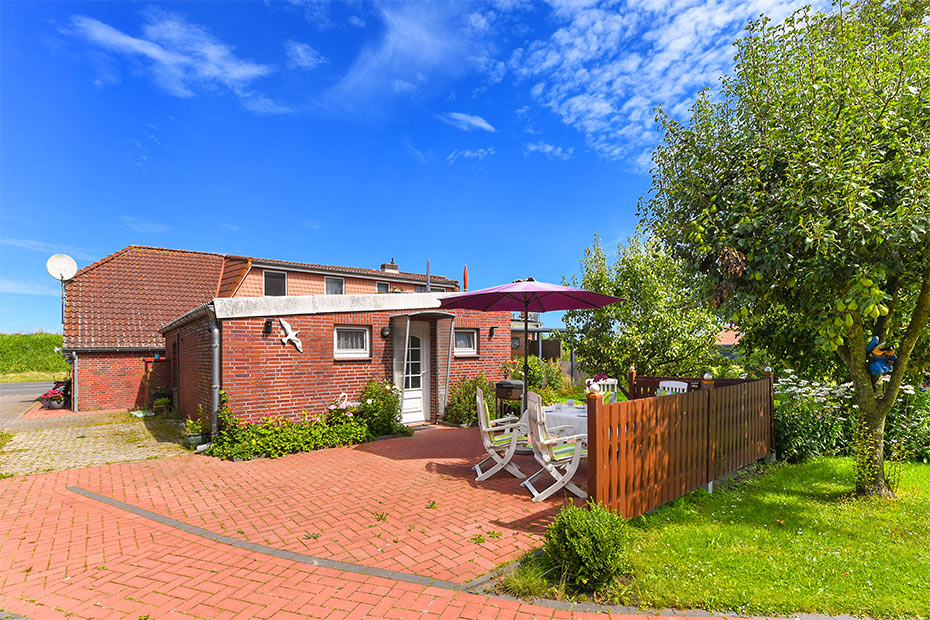 Ferienwohnung „Möwe“ - Außenansicht mit Terrasse