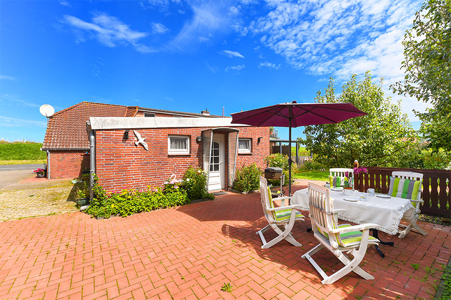 Ferienwohnung „Möwe“ - Außenansicht mit Terrasse