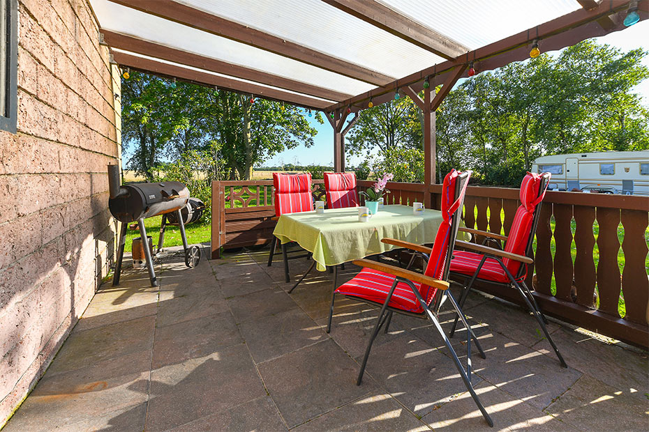 Ferienwohnung „Seestern“ - Außensicht mit überdachte Terrasse