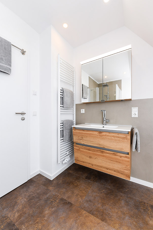 Ferienhaus „Küstenhäuschen“ - Badezimmer 2 im Obergeschoss