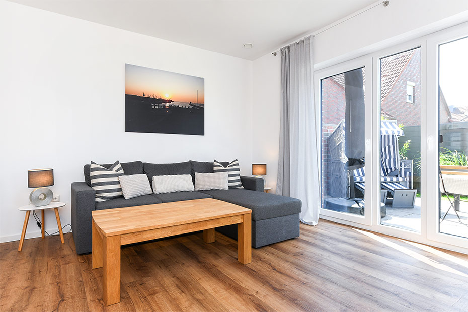 Ferienhaus „Küstenhäuschen“ - Wohnzimmer mit Essplatz und integrierter Küche