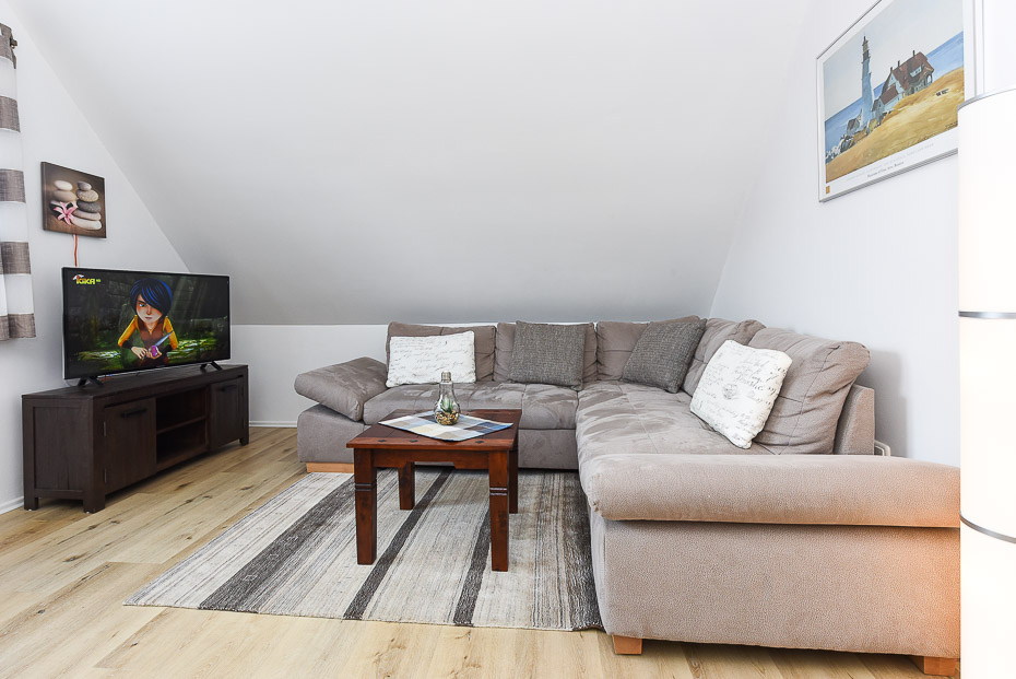 Ferienwohnung „große Wohnung“ - Wohnzimmer mit integriertem Küchenbereich