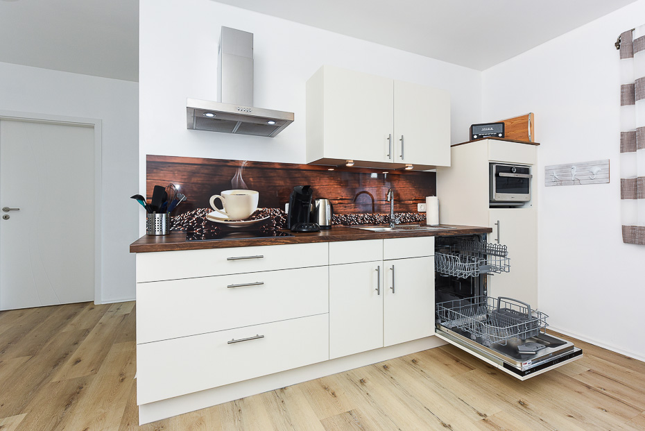 Ferienwohnung „große Wohnung“ - Wohnzimmer mit integriertem Küchenbereich